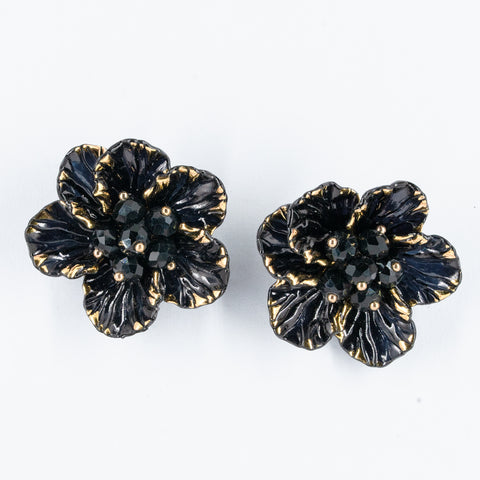 Elegant matte black paired with shimmering gold-colored edges.